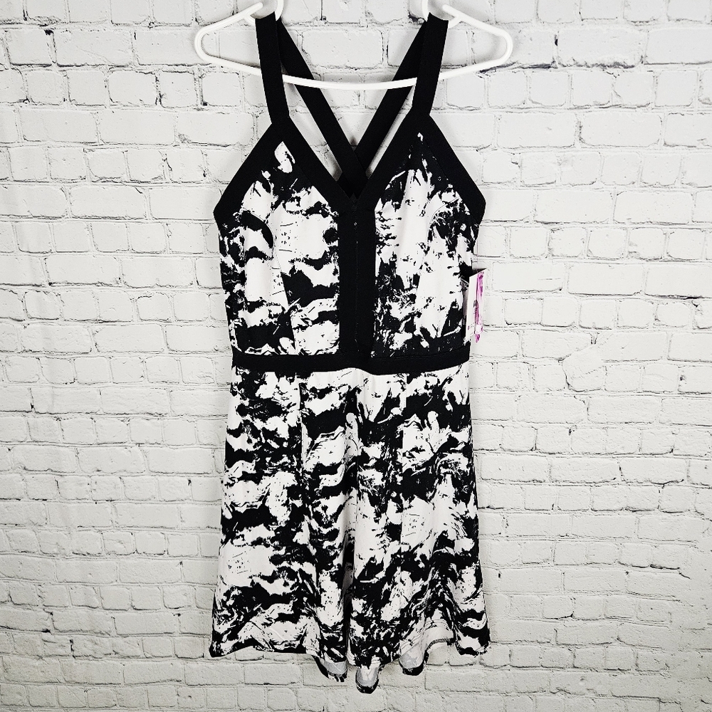 SOYBU | Amble V-neck criss-cross back stretch athletic summer dress